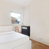 Отель Cosy 2bed Skylight Apt W/patio in Clapham Junction, фото 4