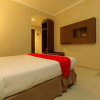 Отель RedDoorz Plus near Pantai Losari, фото 2