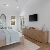 Отель Emerald Elegance by Avantstay 5 Mins TO Beach w/ Chefs Kitchen, Pool & Bbq!, фото 4