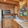 Отель Wolf Den 4 Bedroom Cabin by Redawning, фото 3