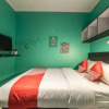 Отель OYO 1491 Sandang Residence Near RS Patria IKKT, фото 11