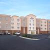 Отель Candlewood Suites Brighton, an IHG Hotel, фото 1