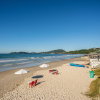 Отель Apto com suíte 100m do mar em Bombas ROS001, фото 18