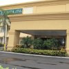 Отель La Quinta Inn & Suites by Wyndham Tampa Brandon West в Тампе