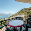 Отель Sea View Vibrant Flat w Balcony Right by Sea, фото 13