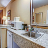 Отель Comfort Suites At Rivergate Mall, фото 22