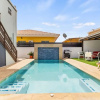 Отель Brand NEW Central Modern Ground Studio With Pool, фото 9