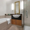 Отель QV Waterfront Apartment - 749, фото 5