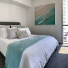 Отель Spacious 3 Bed City Apt with Car Park, Pool & Gym, фото 4