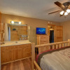Отель Bear Creek - 2 Br Cabin, фото 3