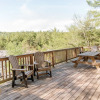 Отель Boulder Field Lodge ~ HOT TUB ~ Free Linens, фото 13