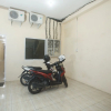 Отель RedDoorz near Terminal Bungur Asih, фото 9