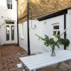Отель Bright 1BR Modern Home W/terrace in West London, фото 1