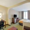 Отель Quality Inn & Suites Near Tanger Outlet Mall, фото 4
