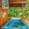 Отель Bear Country Cabin, 2 Bedrooms, Sleeps 6, Private, Foosball, Hot Tub, фото 11