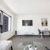 Отель Modern Downtown One-bedroom Suite With Parking, фото 3