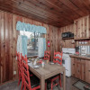 Отель Pine Cabin, 2 Bedrooms, Fireplace, Midtown, Sleeps 6, фото 4