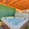 Отель 4BR AF Academyw/hot Tub & Firepit, фото 34