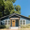 Отель Escape to a Restored 1920s East Waco Bungalow, фото 12