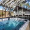 Отель Eagle Creek Retreat by Vtrips, фото 15