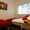 Отель Spacious, 4 Bedroom Contractor Home for Large Groups with Private Parking for 3 Large Vehicles, Just, фото 7