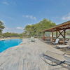 Отель Rustic-chic : Pools, Tennis & Lake Access 2 Bedroom Cabin, фото 16