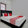 Отель OYO 90571 Dewi Guest House Syariah, фото 4