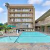 Отель Days Inn Torrance Redondo Beach, фото 10