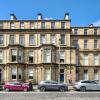 Отель Bright Georgian 1Br Flat In West End, фото 16