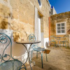 Отель Studio w Courtyard in a Traditional Country Home, фото 3