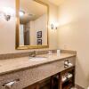 Отель Comfort Inn & Suites Rifle, фото 10
