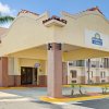 Отель Days Inn & Suites by Wyndham Tampa near Ybor City в Тампе