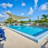 Отель Aqua Lodge Rentals At Coconut Cay, фото 8