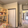 Отель Cozy Cabin - 5 Miles to Mt Rainier National Park!, фото 3