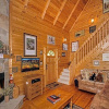 Отель Bear Country Cabin, 2 Bedrooms, Sleeps 6, Private, Foosball, Hot Tub, фото 10
