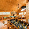 Отель Secret Romance, 2 Bedrooms, Sleeps 8, Pool Table, Hot Tub, Arcade, фото 10