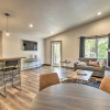 Отель Elkhart Lake Townhome, Mins to Road America!, фото 11