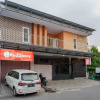 Отель Reddoorz Syariah Near Rs Mitra Keluarga Tegal, фото 1