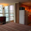 Отель 910 Beach Apartment Hotel, фото 7