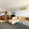 Отель Large 3 Bedroom Apartment with River Views near the Stadium, фото 9
