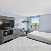 Отель Emerald Hotel & Suites Calgary Airport, фото 6