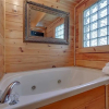 Отель Arrowhead Lodge, 3 Bedrooms, Pool Access, Pet Friendly, WiFi, Sleeps 10, фото 10