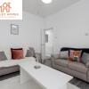 Отель Newly renovated 4bed - Free parking - City Links By Hinkley Homes Short Lets & Serviced Accommodatio, фото 3