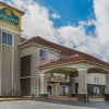 Отель La Quinta Inn & Suites by Wyndham Canton MS в Кантоне
