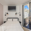 Отель Chic and Modern 1 Bedroom Apartment With Lions Head View, фото 2