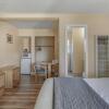 Отель Shasta Pines Motel & Suites, фото 3