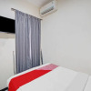 Отель OYO Flagship 90789 Genteng Residence, фото 21