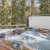 Отель Moose Hill Lodge 5 Bedroom Home by RedAwning, фото 27