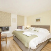 Отель Large 2 Bedroom, 2 Bathroom Apartment, Moments From King's Road - Edith Terrace, фото 1