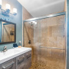 Отель Bearpaw by Avantstay Hot Tub, 10 Min to Lake, фото 18
